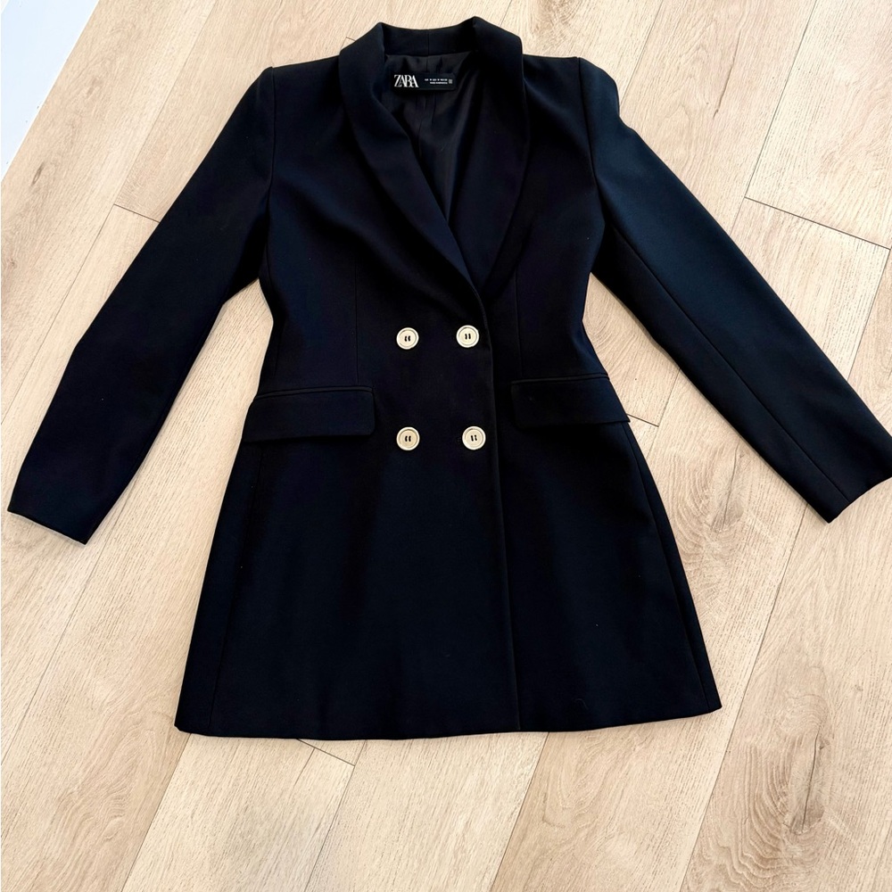 Zara Women's Black Blazer with Gold Buttons